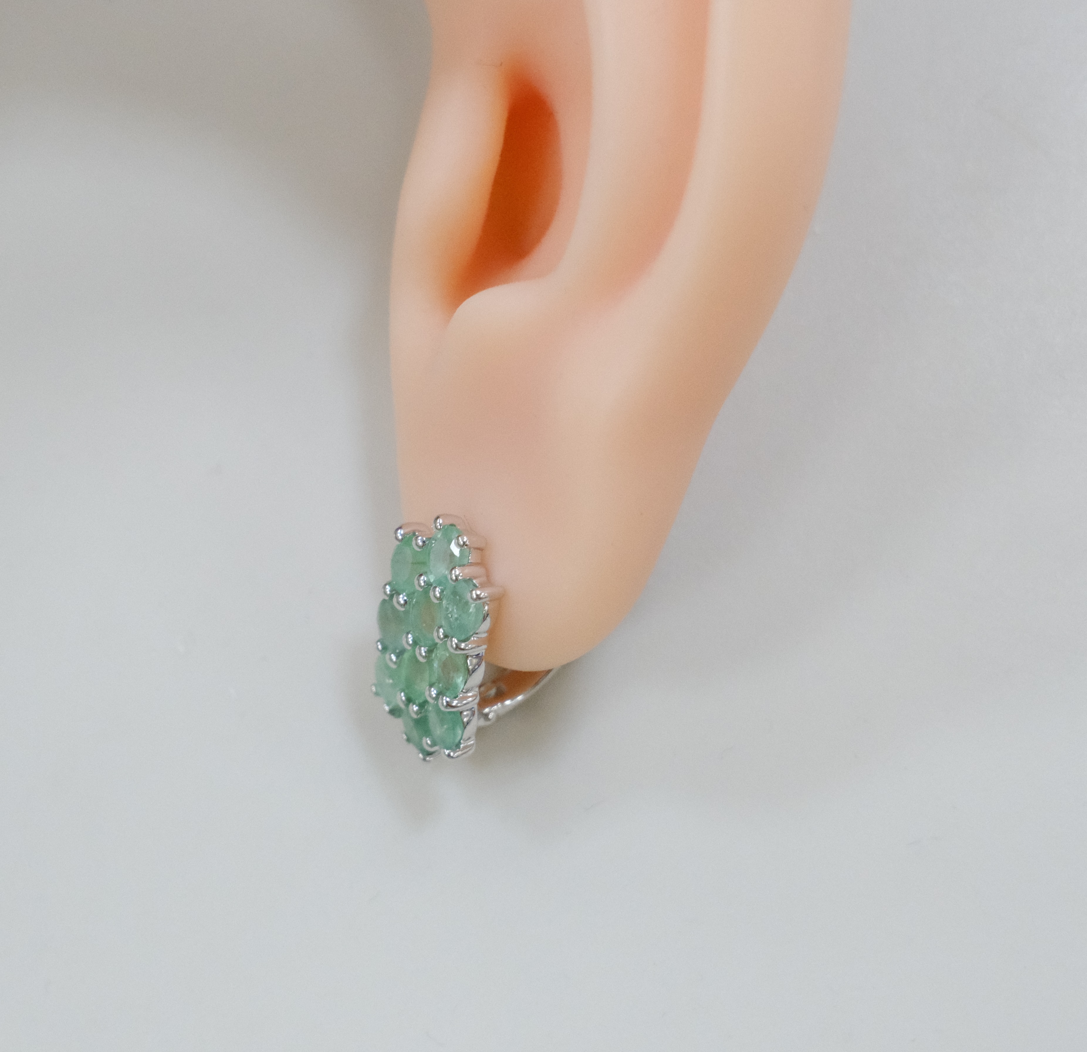 Серебряные серьги с изумрудами